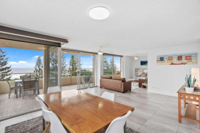 Iconic Burleigh Beachfront, 2 Bedroom Apartment
